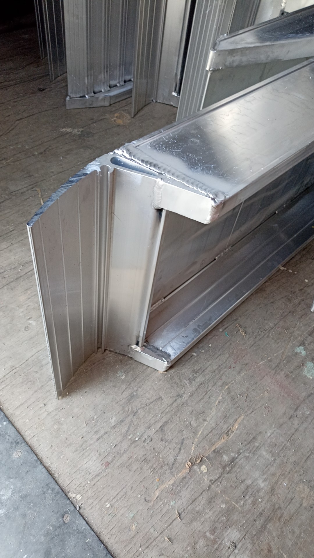 najazdy aluminiowe 170x35 3,5m do 8,95t bez rantów najazdy aluminiowe 170x35 3,5m do 8,95t bez rantów