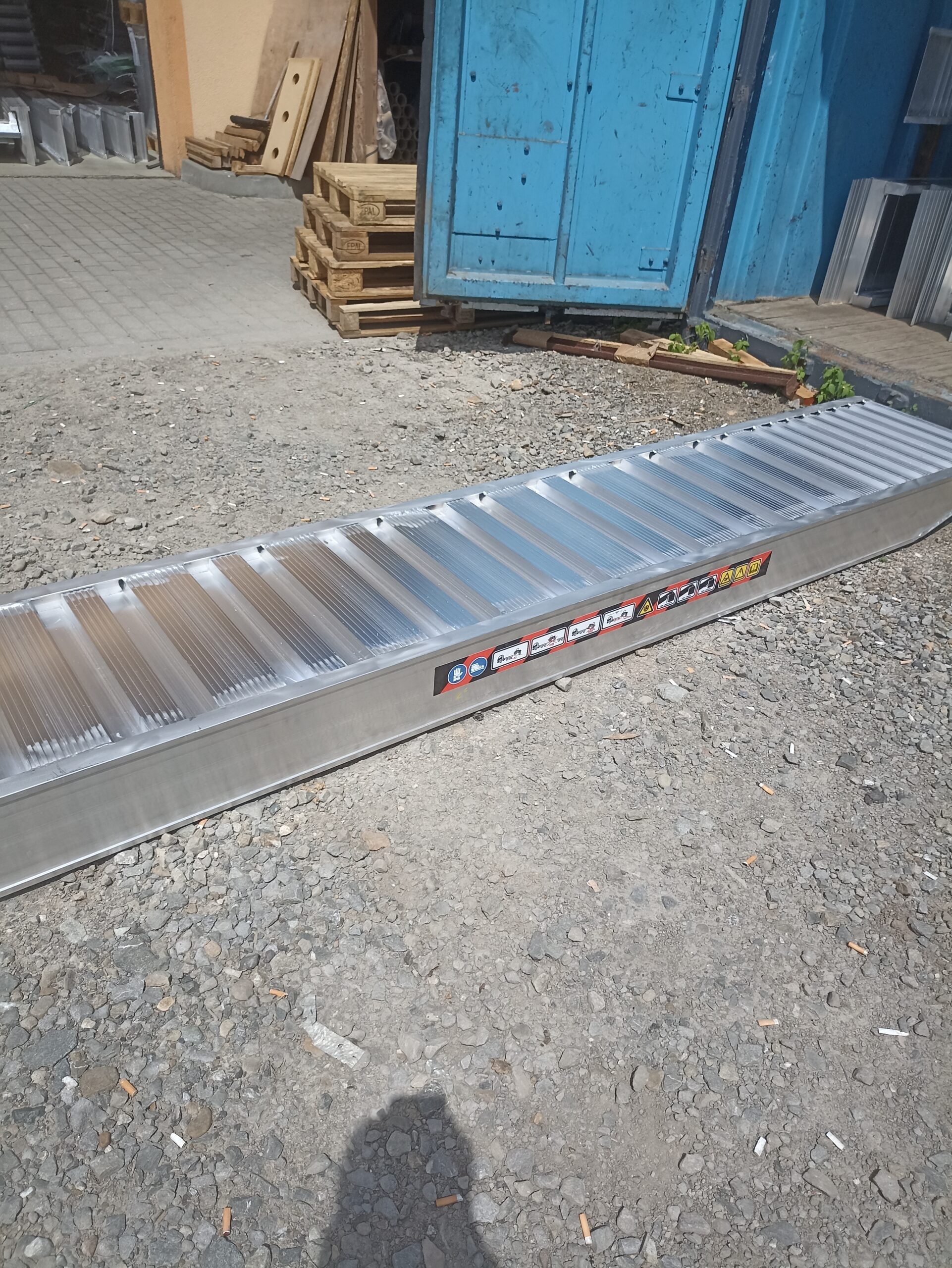 najazdy aluminiowe 190x35 3,5m do 12,3t bez rantów najazdy aluminiowe 190x35 3,5m do 12,3t bez rantów