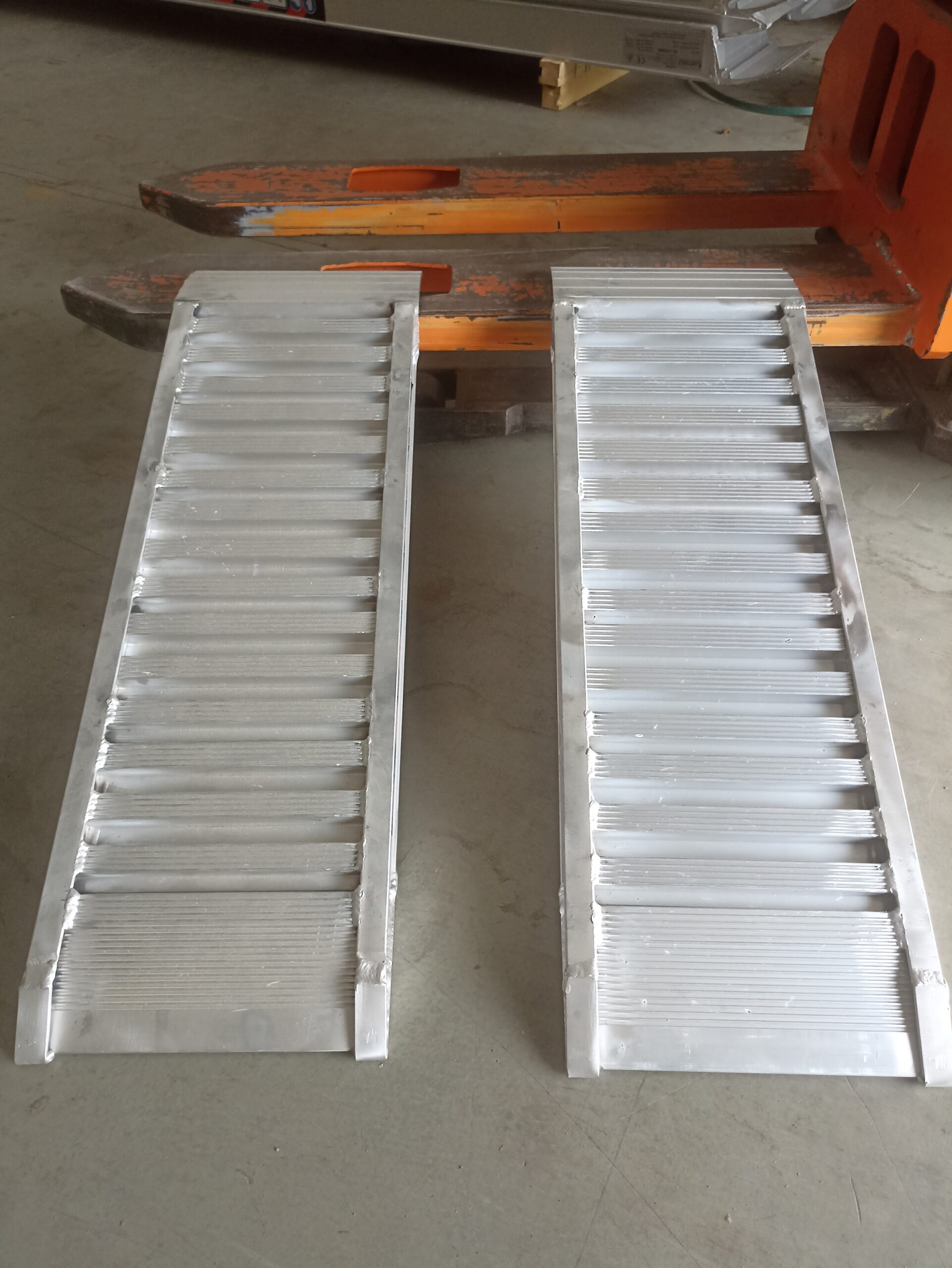 najazdy aluminiowe 70x10 1m do 2t bez rantów najazdy aluminiowe 70x10 1m do 2t bez rantów