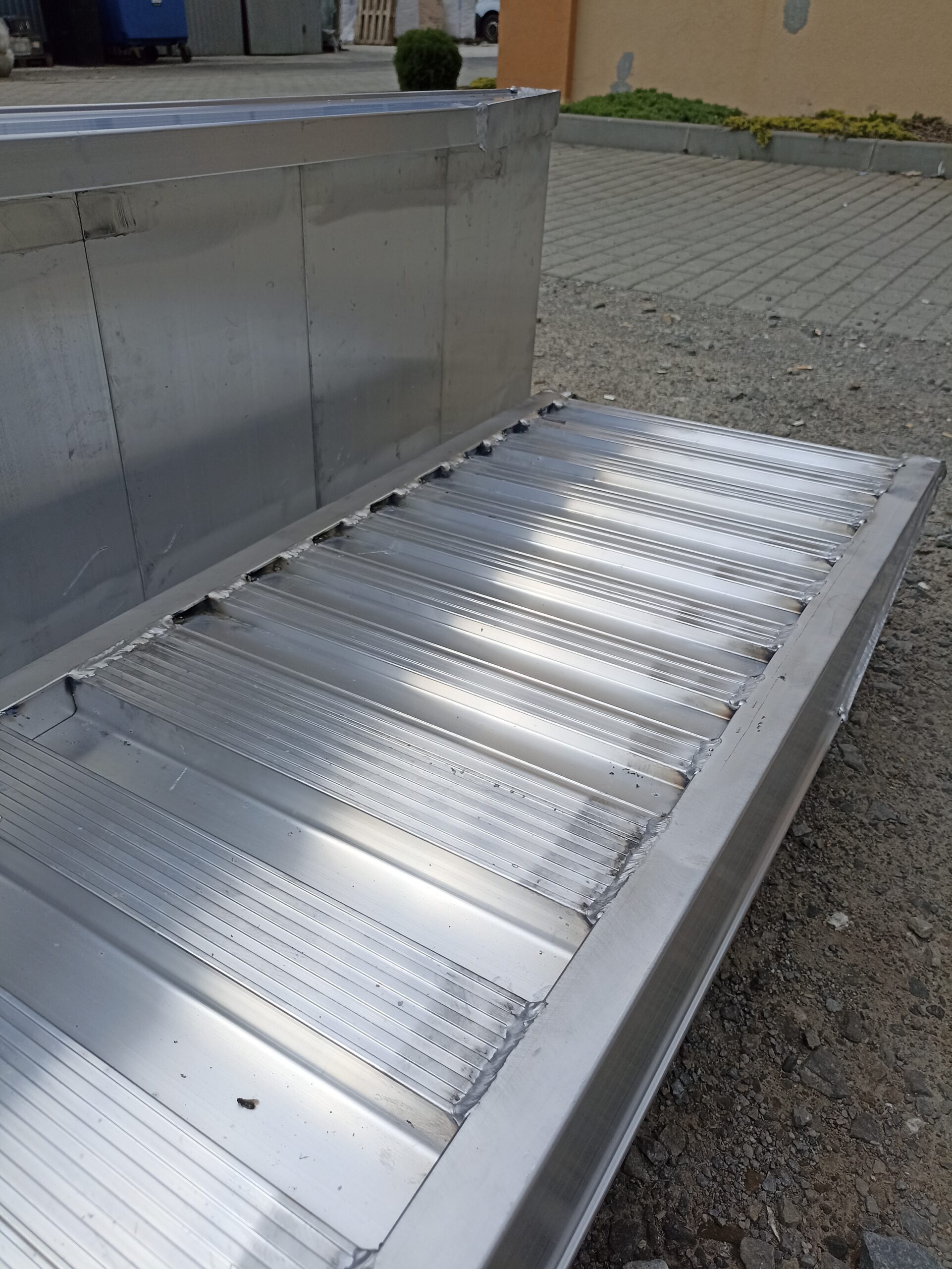 najazdy aluminiowe 150x40 4m do 5,8t bez rantów najazdy aluminiowe 150x40 4m do 5,8t bez rantów