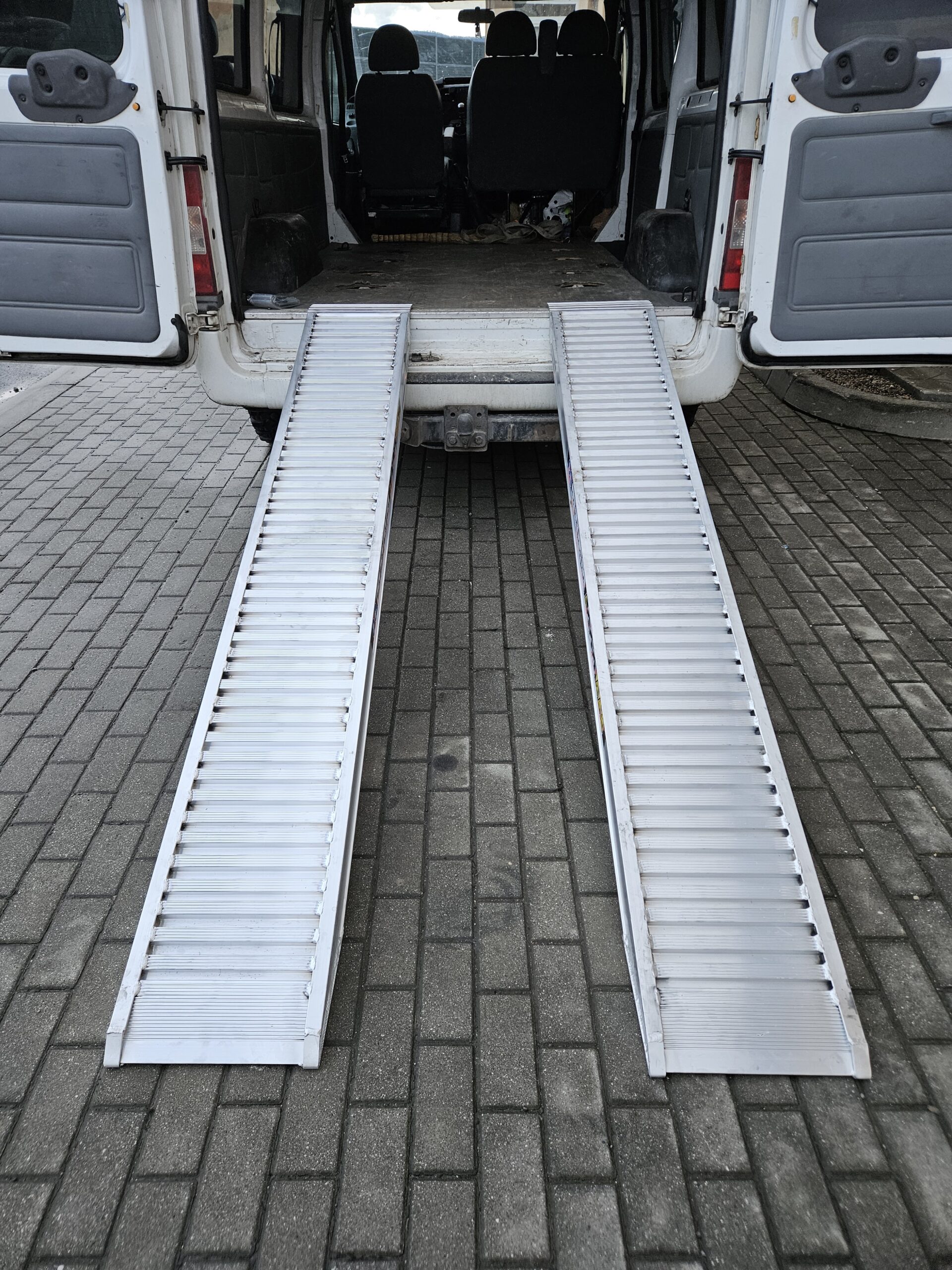 najazdy aluminiowe 100x25 2,5m do 2,95t bez rantów najazdy aluminiowe 100x25 2,5m do 2,95t bez rantów
