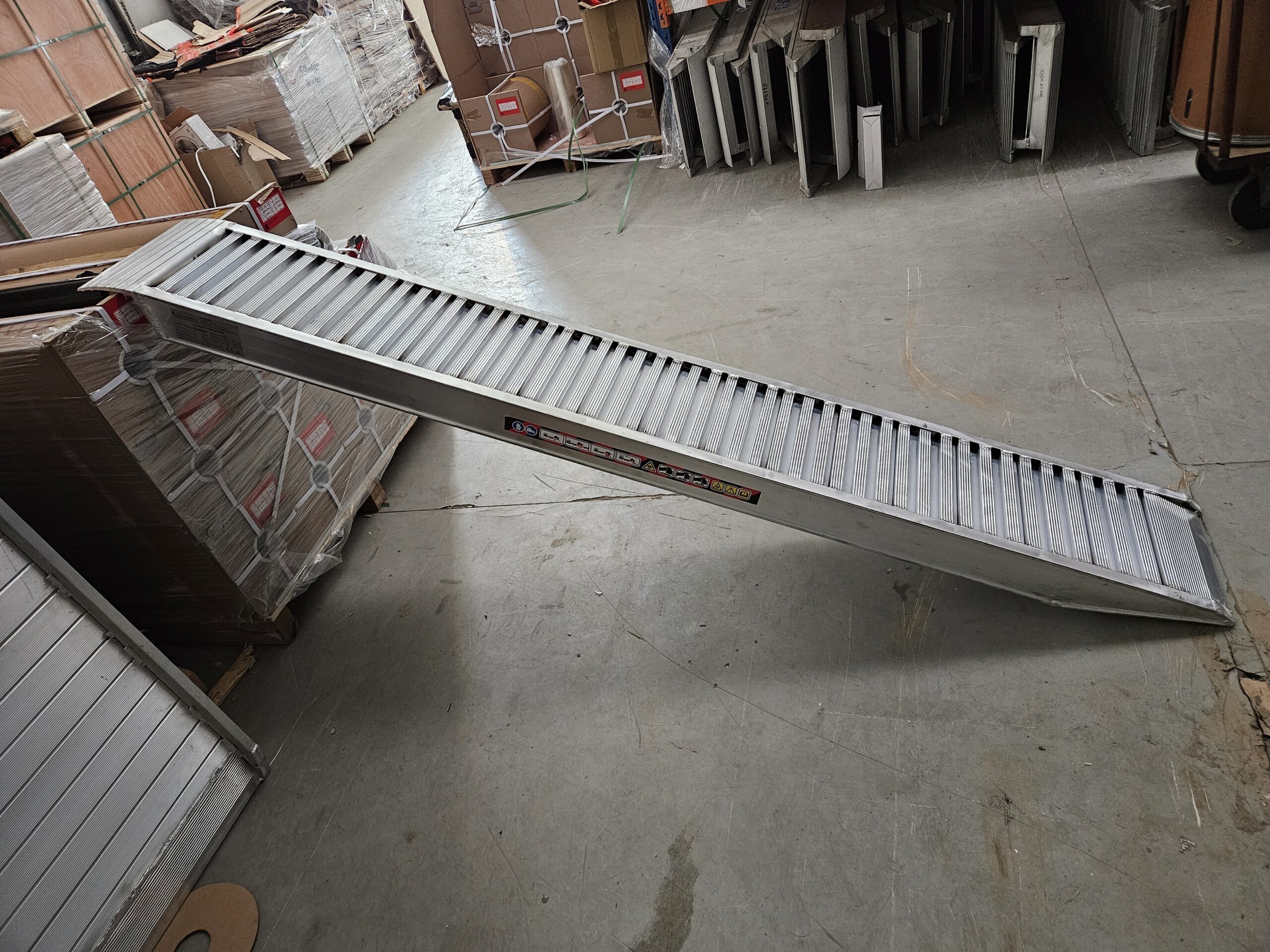 najazdy aluminiowe 115x25 2,5m do 4t bez rantów najazdy aluminiowe 115x25 2,5m do 4t bez rantów