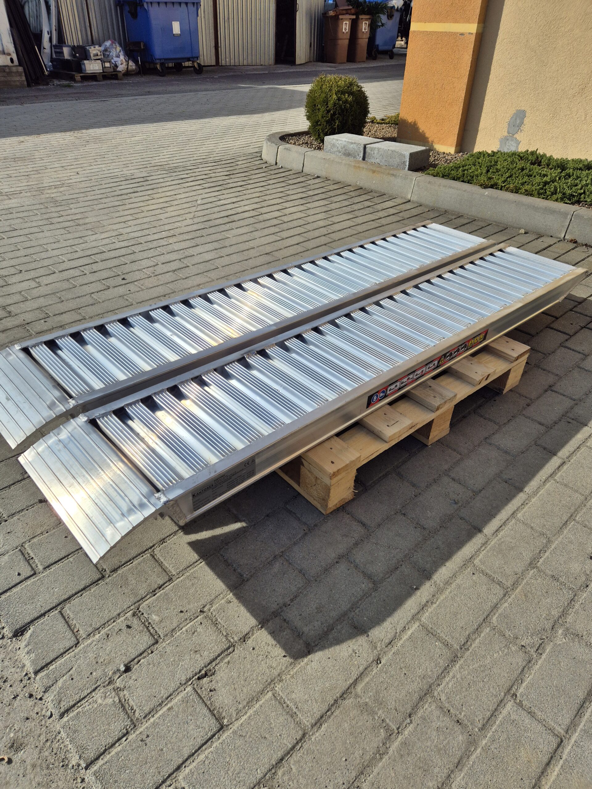 najazdy aluminiowe 87x20 2m do 4,15t bez rantów najazdy aluminiowe 87x20 2m do 4,15t bez rantów