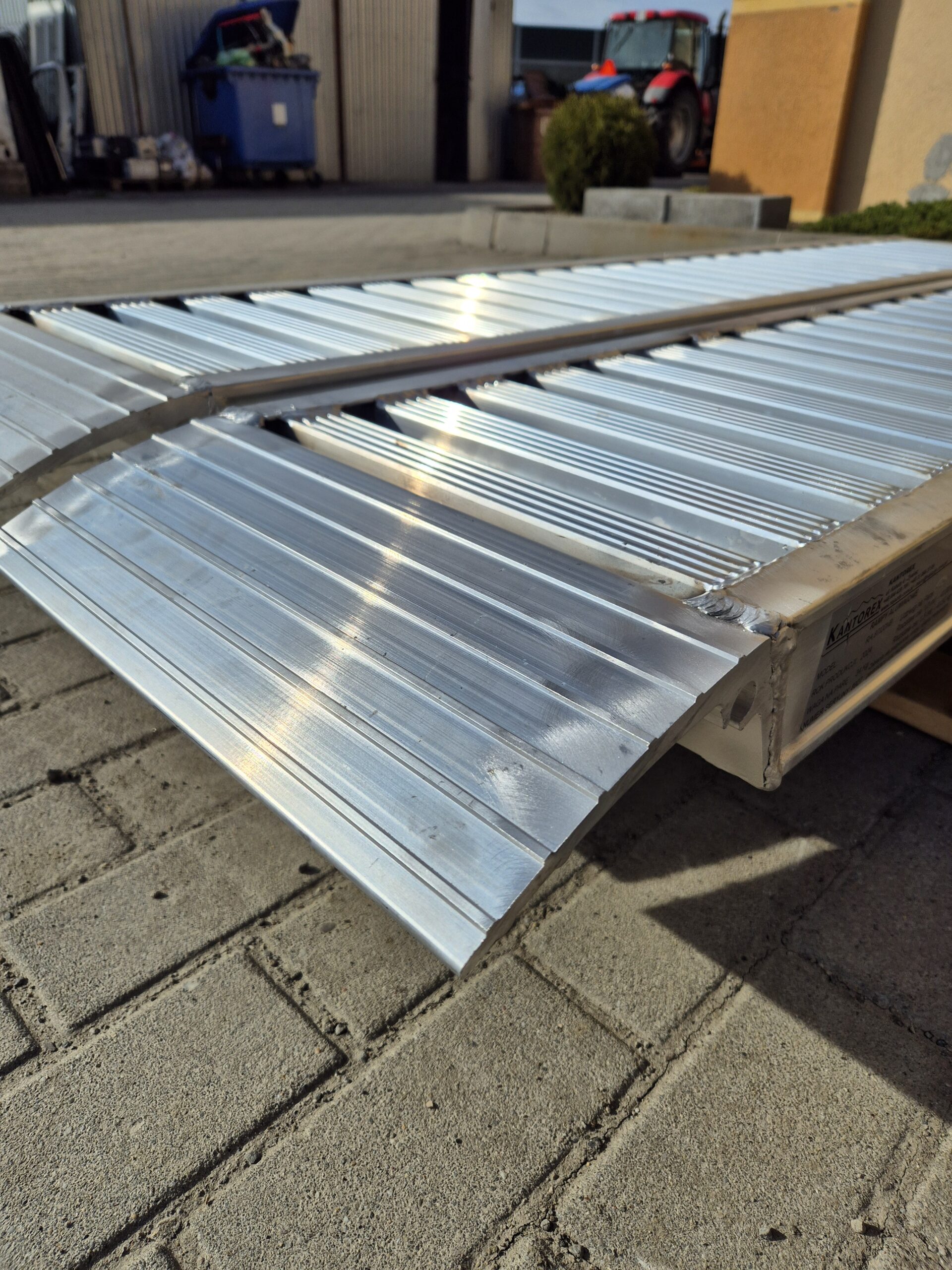 najazdy aluminiowe 87x20 2m do 4,15t bez rantów najazdy aluminiowe 87x20 2m do 4,15t bez rantów
