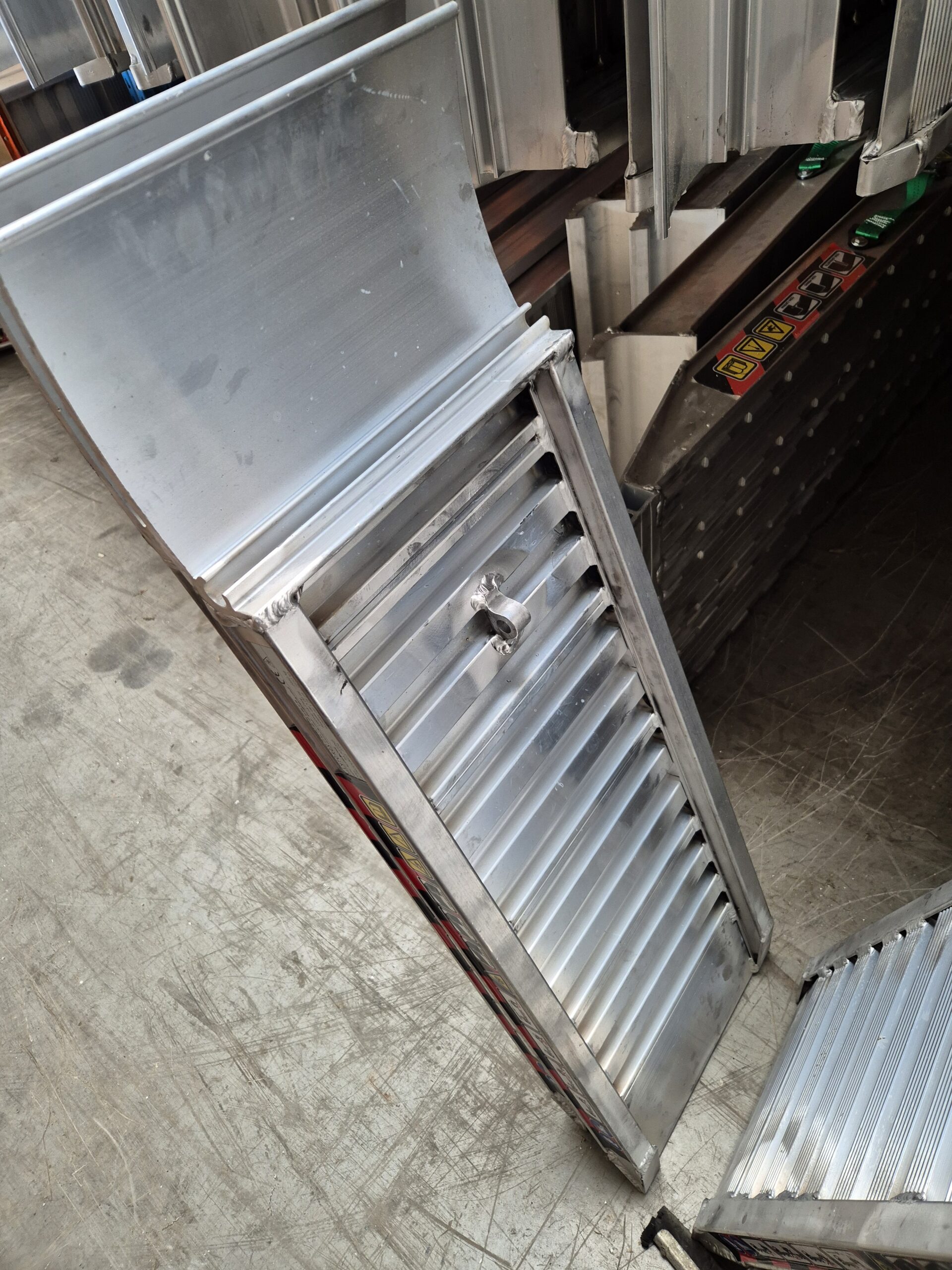 najazdy aluminiowe 50x10 1m do 2,85t bez rantów najazdy aluminiowe 50x10 1m do 2,85t bez rantów