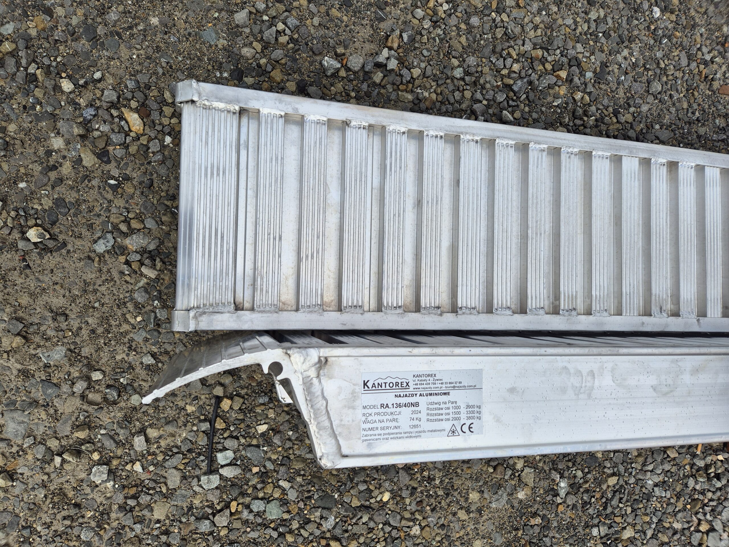 najazdy aluminiowe 136x40 4m do 3,8t bez rantów najazdy aluminiowe 136x40 4m do 3,8t bez rantów