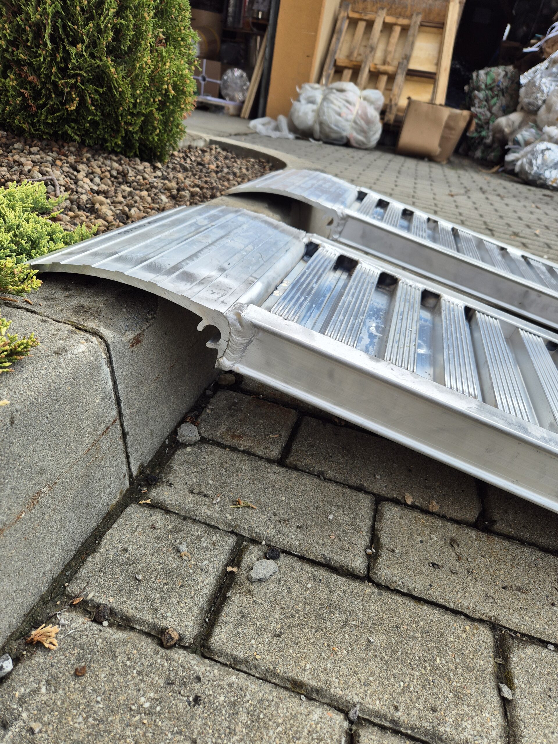 najazdy aluminiowe 50x10 1m do 2,85t bez rantów najazdy aluminiowe 50x10 1m do 2,85t bez rantów