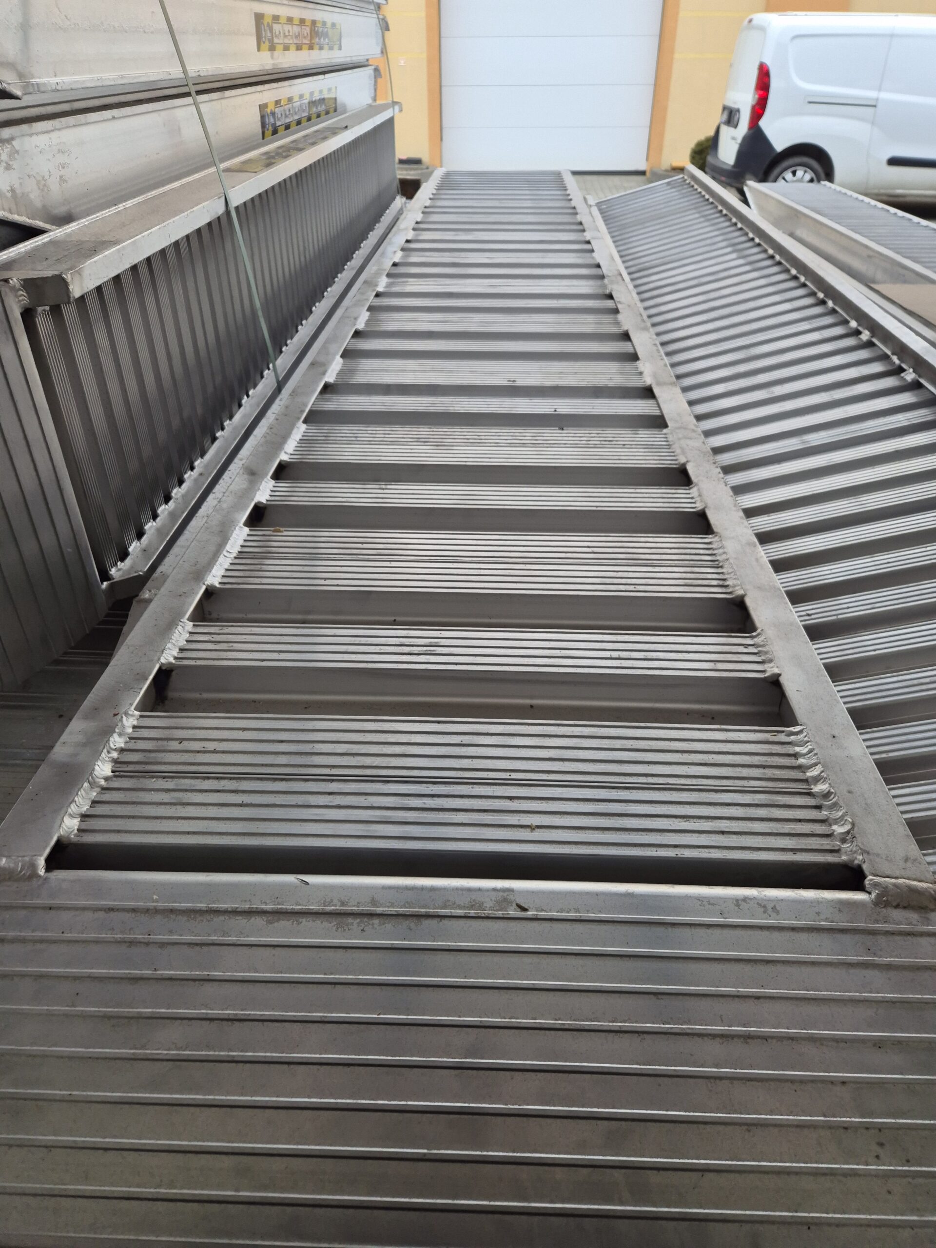 najazdy aluminiowe 190x40 4m do 12,15t bez rantów najazdy aluminiowe 190x40 4m do 12,15t bez rantów