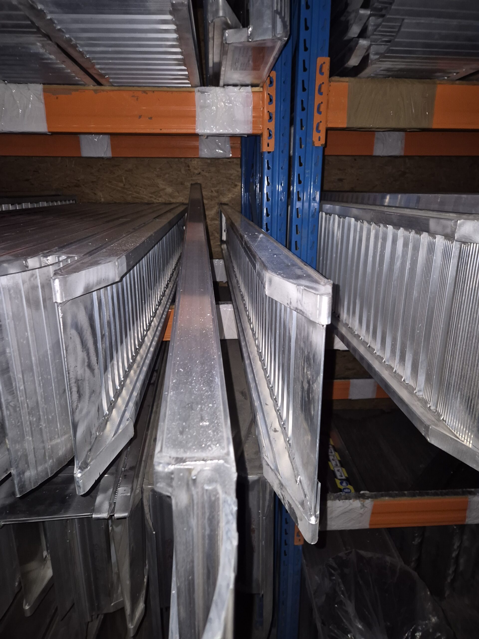najazdy aluminiowe 65x30 3m do 1,9t bez rantów najazdy aluminiowe 65x30 3m do 1,9t bez rantów