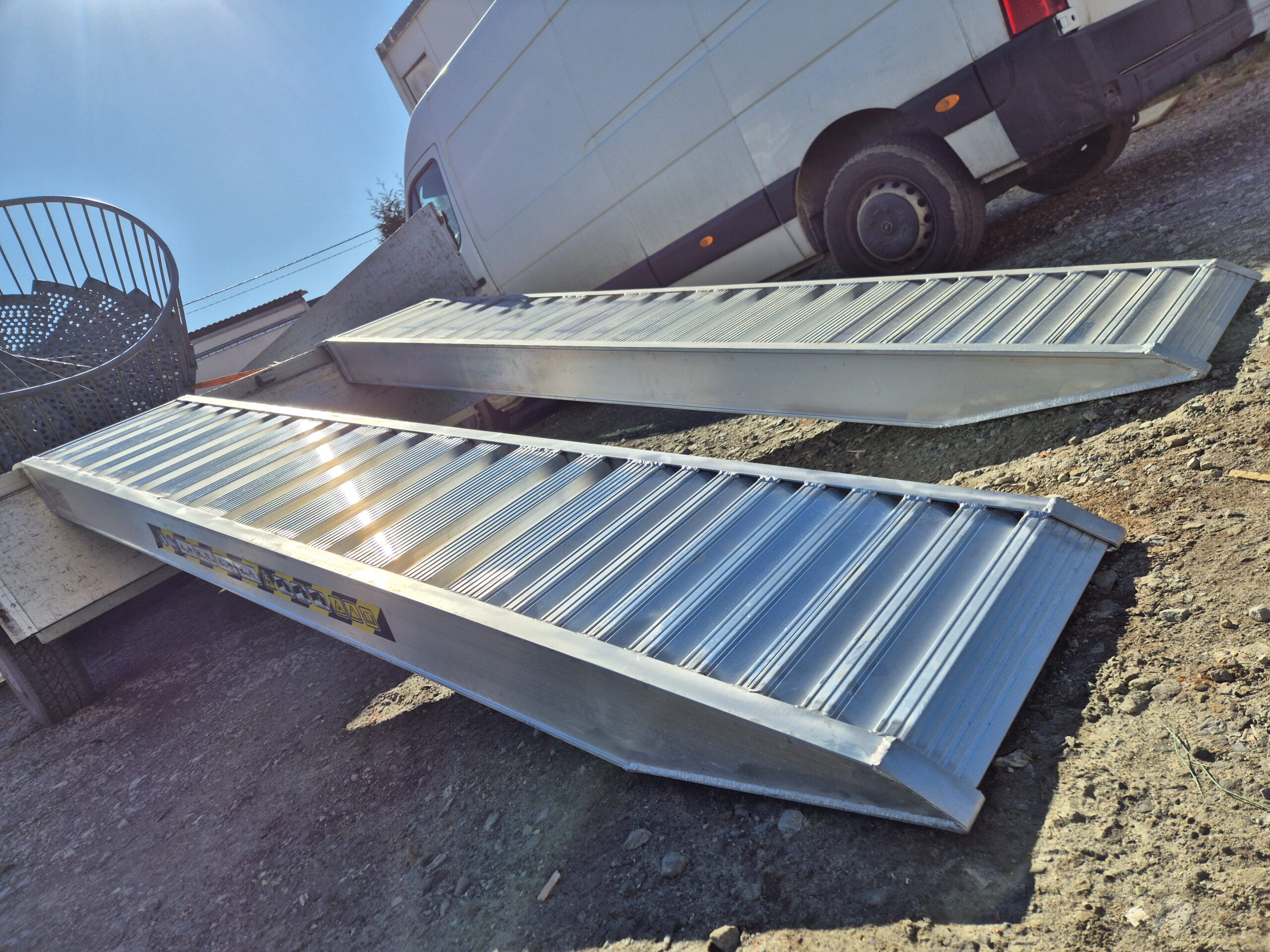 najazdy aluminiowe 170x30 3m do 11,95t bez rantów najazdy aluminiowe 170x30 3m do 11,95t bez rantów
