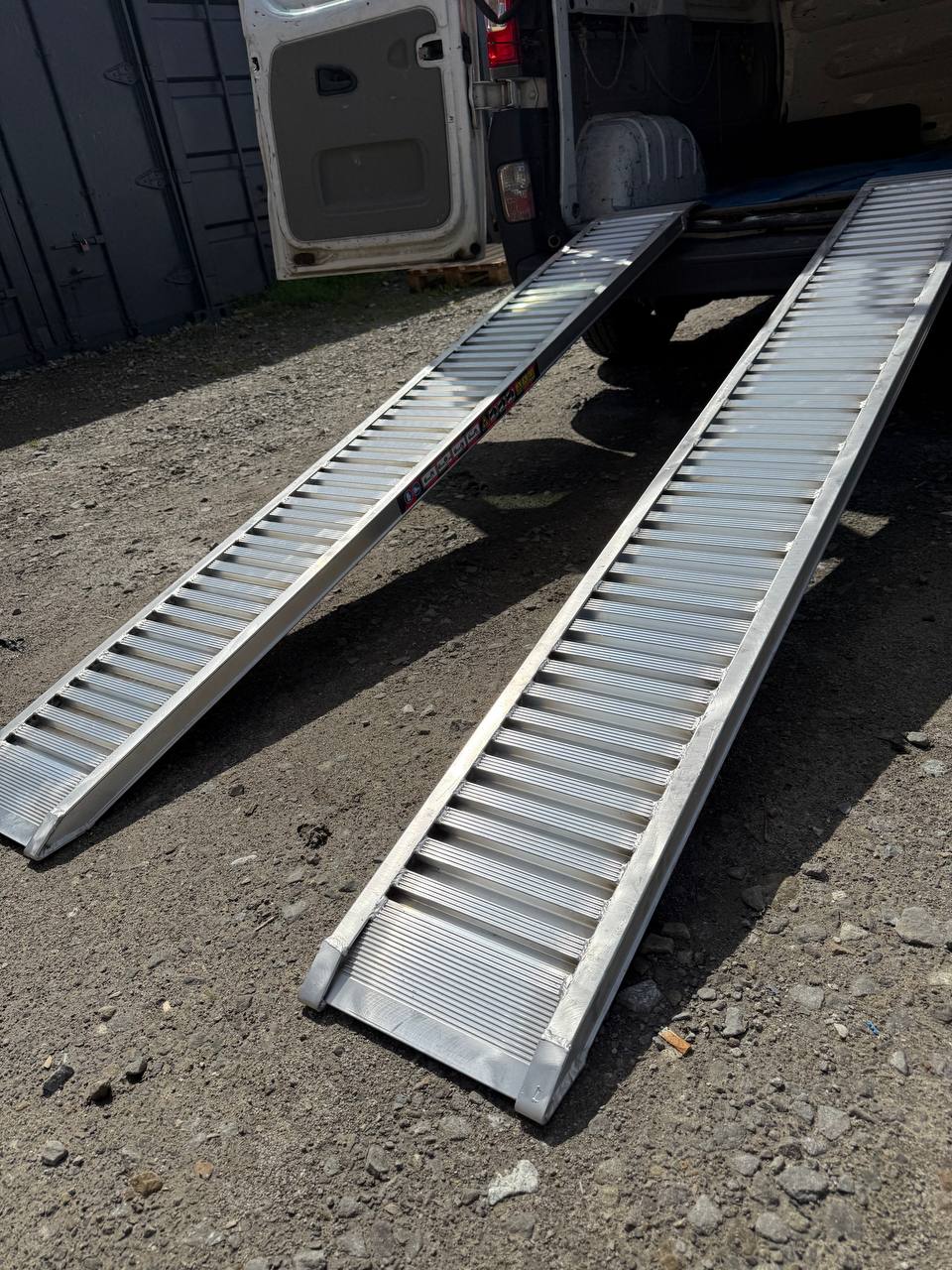 najazdy aluminiowe 50x20 2m do 2,1t bez rantów najazdy aluminiowe 50x20 2m do 2,1t bez rantów