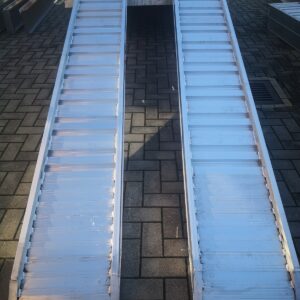 Najazdy aluminiowe 3m do 8,19t z rantami bocznymi (150x30)