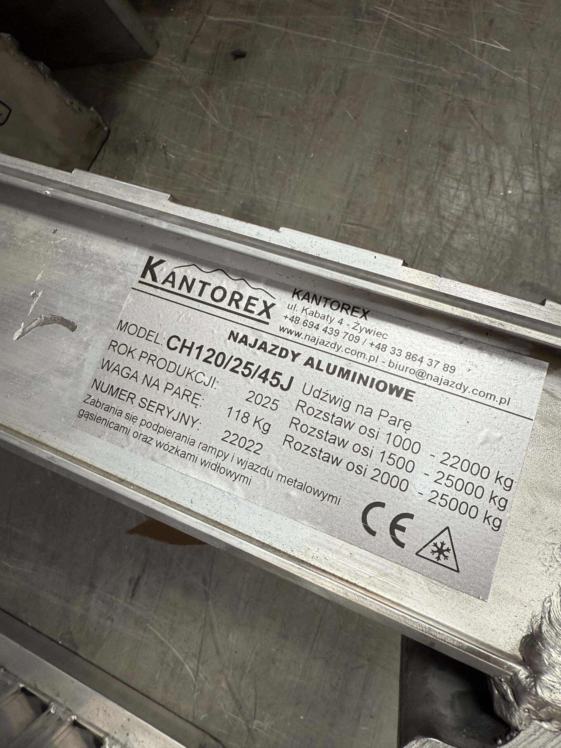 najazdy aluminiowe ch120/25/45 2,5m do 25t z rantami bocznymi