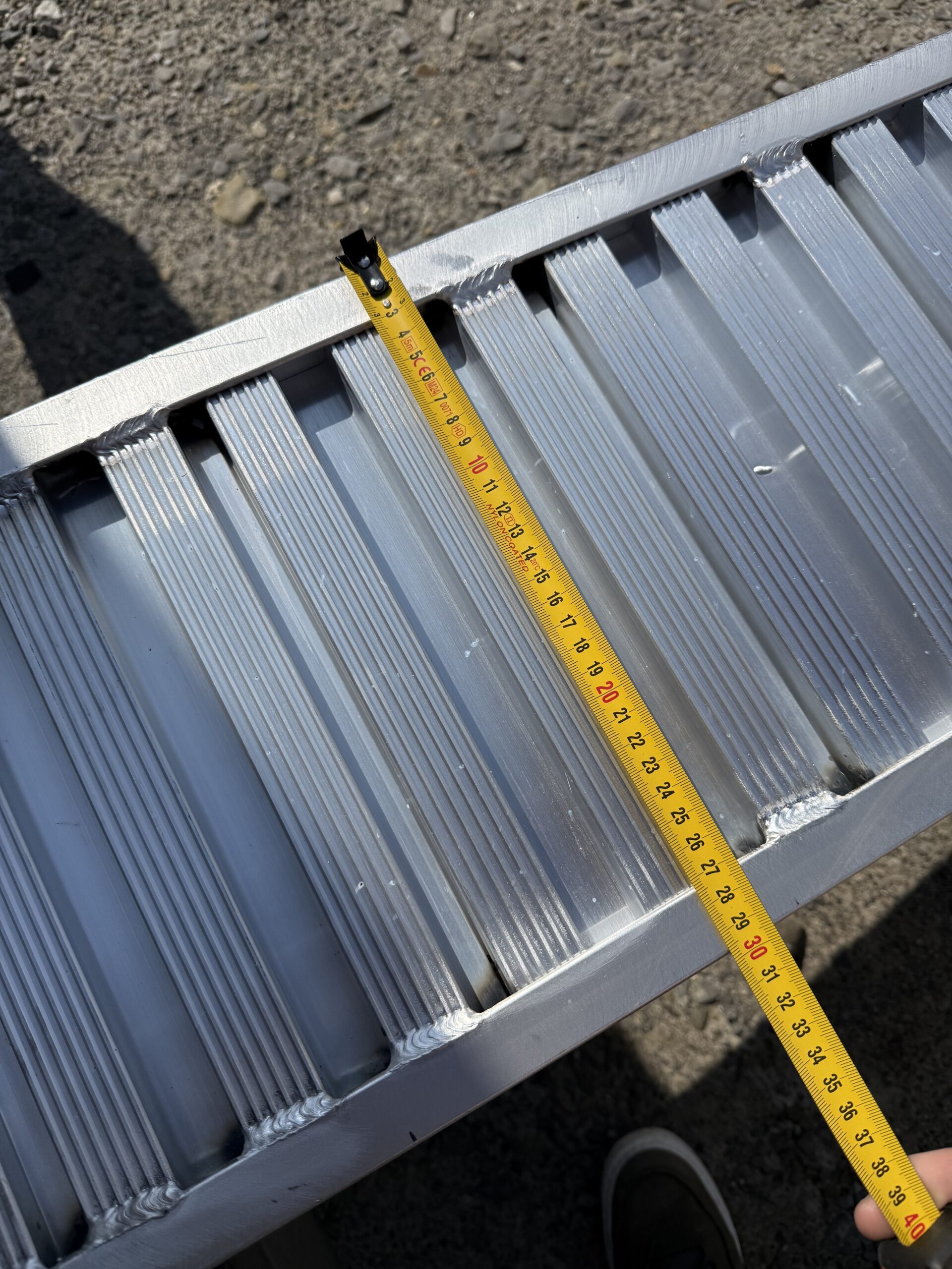 najazdy aluminiowe 70x30 3m do 1,41t bez rantów najazdy aluminiowe 70x30 3m do 1,41t bez rantów