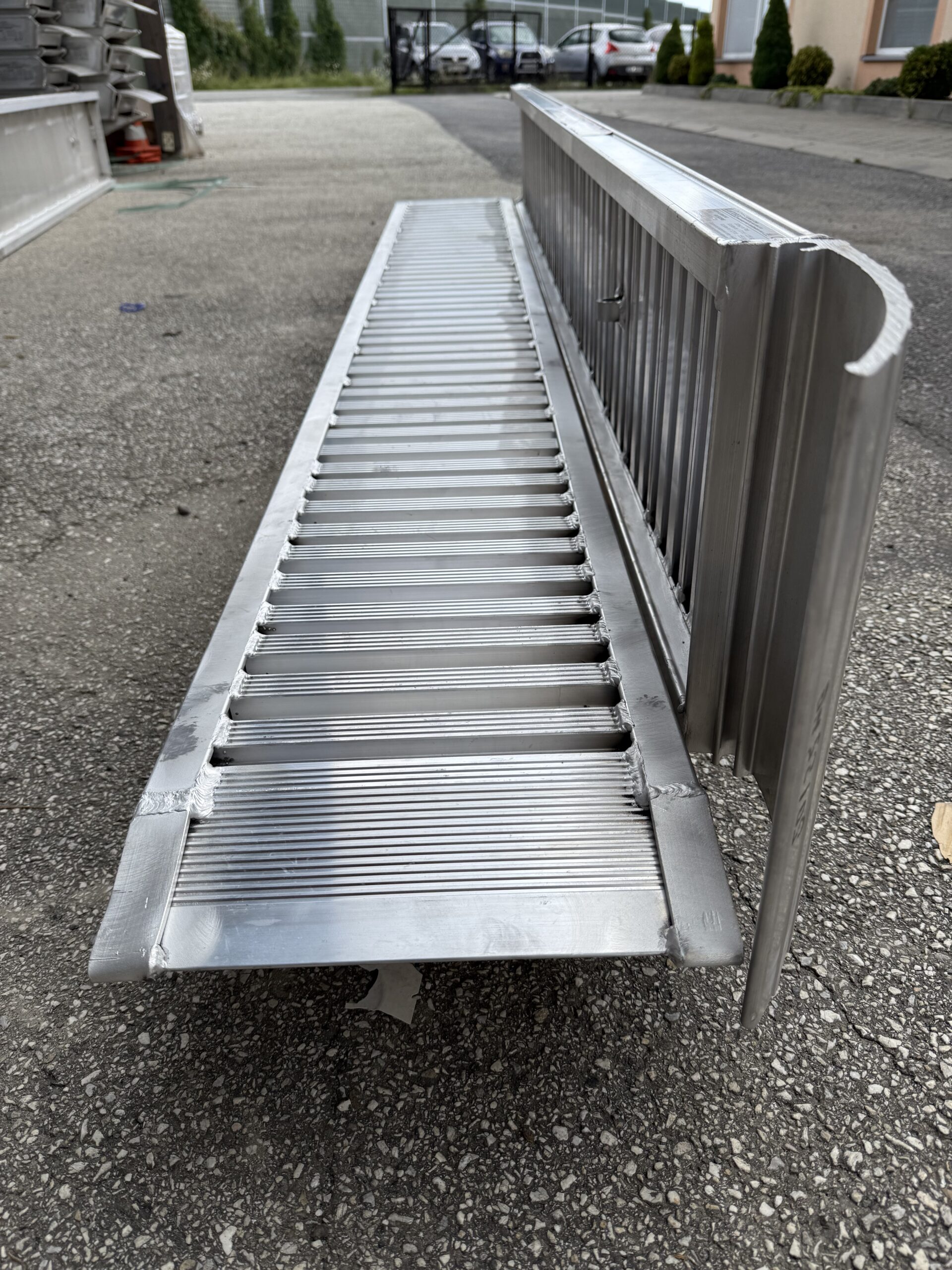 najazdy aluminiowe 50x25 2,5m do 1,55t bez rantów