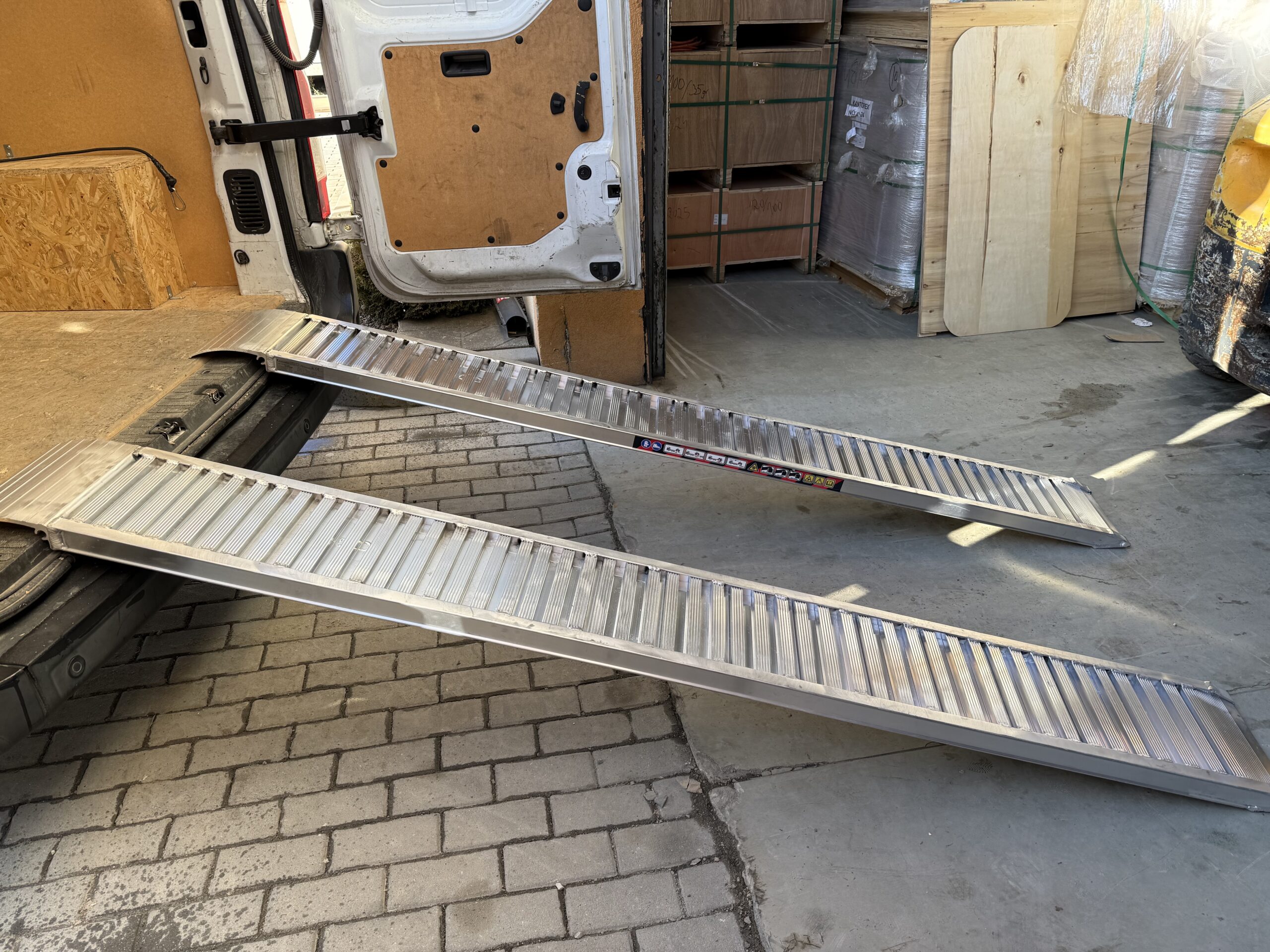 najazdy aluminiowe 50x25 2,5m do 1,55t bez rantów