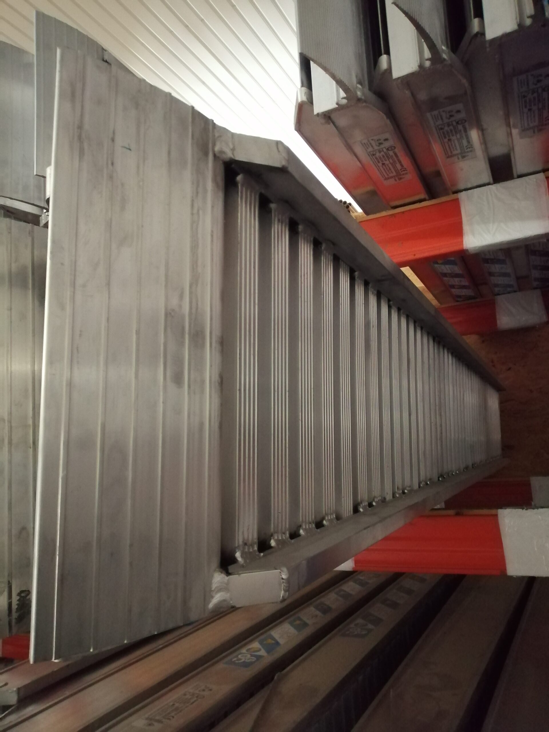 najazdy aluminiowe 136x30w 3m do 5,25t z rantami bocznymi