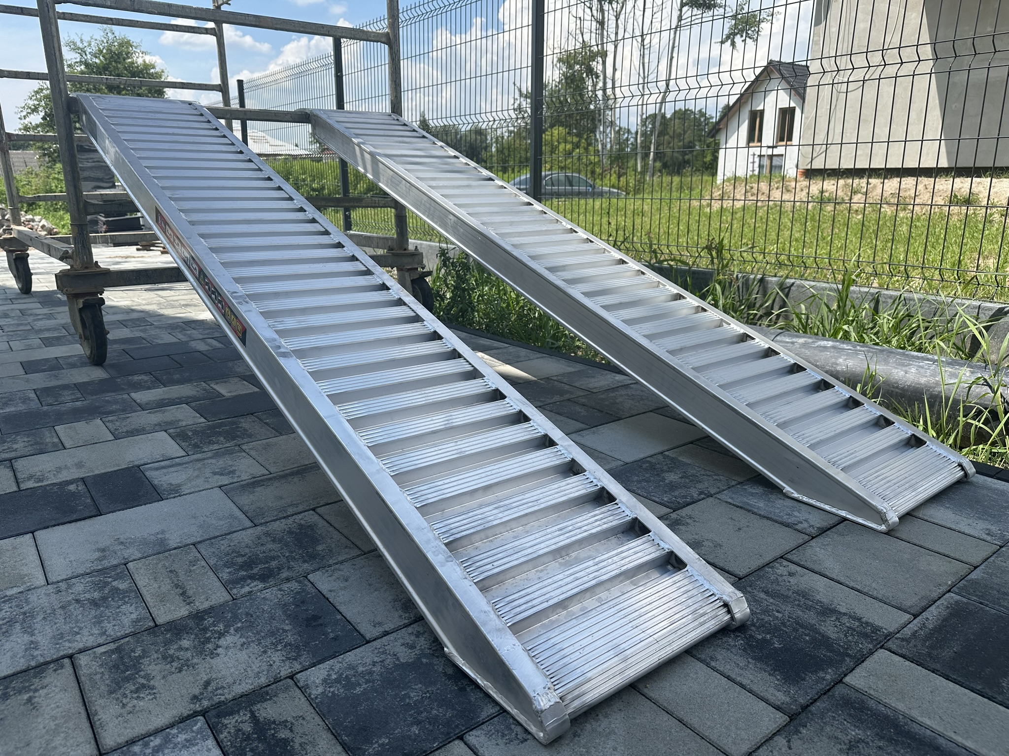 najazdy aluminiowe 87x24 2,4m do 3,38t bez rantów najazdy aluminiowe 87x24 2,4m do 3,38t bez rantów