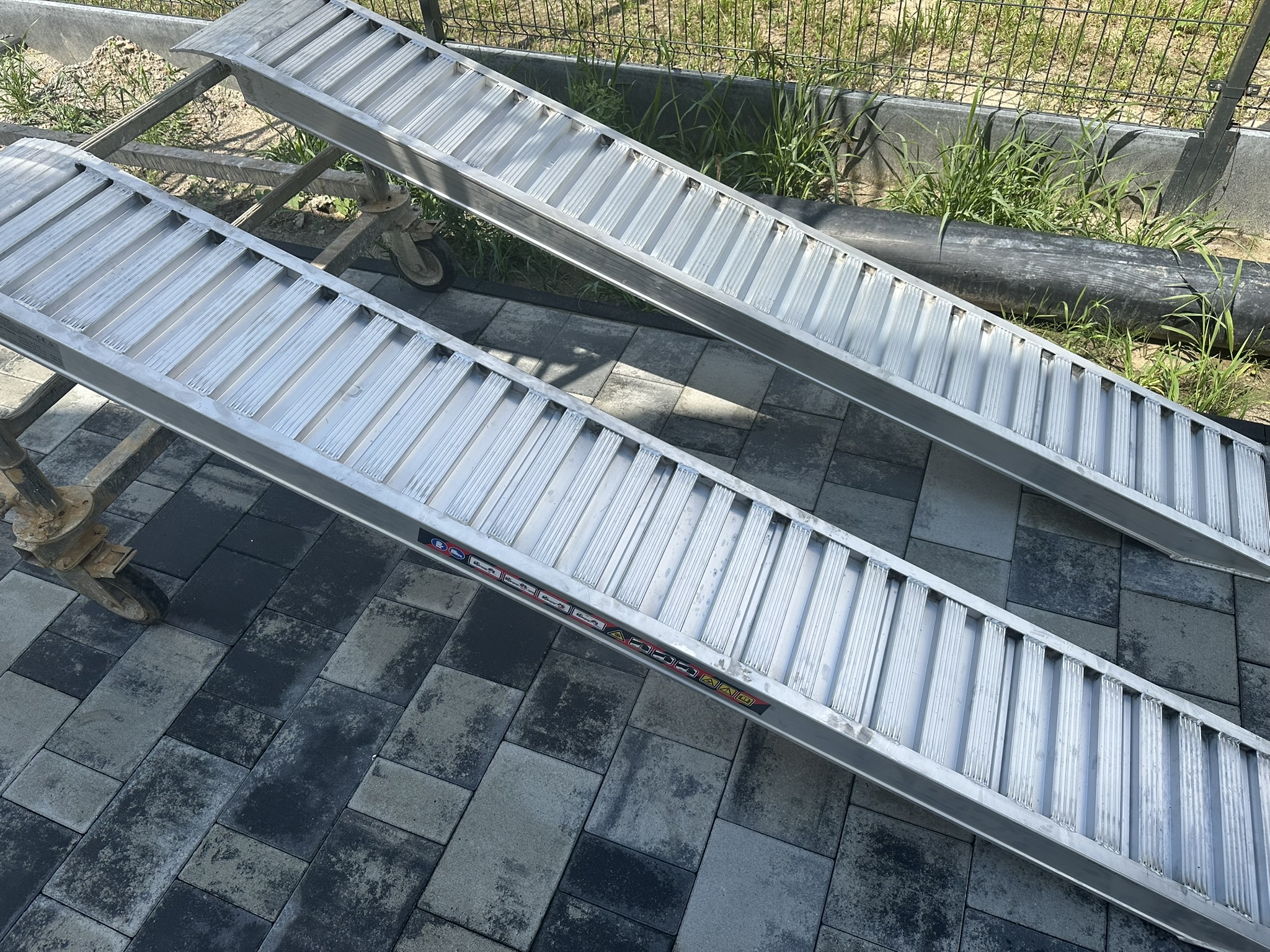 najazdy aluminiowe 87x24 2,4m do 3,38t bez rantów najazdy aluminiowe 87x24 2,4m do 3,38t bez rantów
