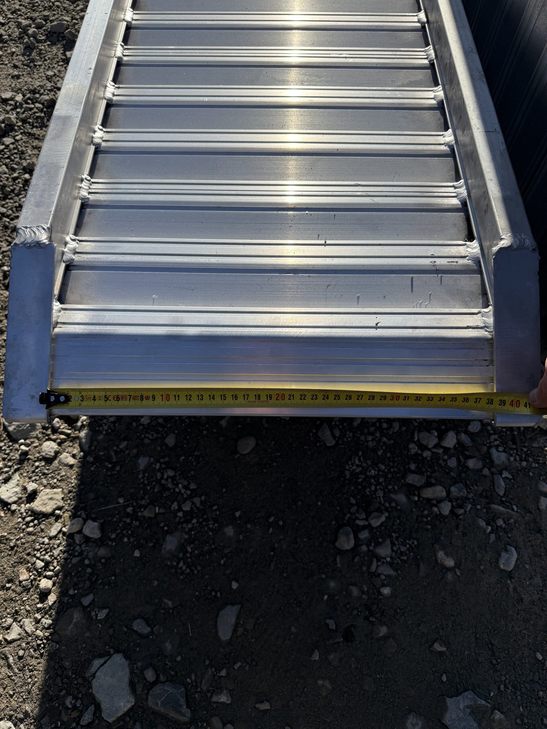 najazdy aluminiowe 150x40 4m do 5,8t z rantami bocznymi najazdy aluminiowe 150x40 4m do 5,8t z rantami bocznymi