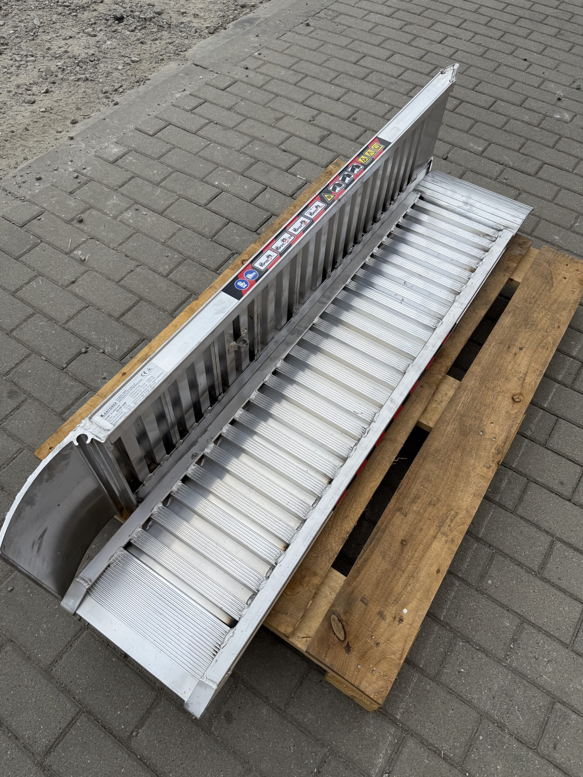 najazdy aluminiowe 50x15 1,5m do 2,85t bez rantów