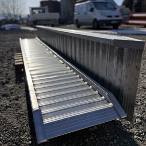 najazdy aluminiowe 150x40 4m do 5,8t z rantami bocznymi