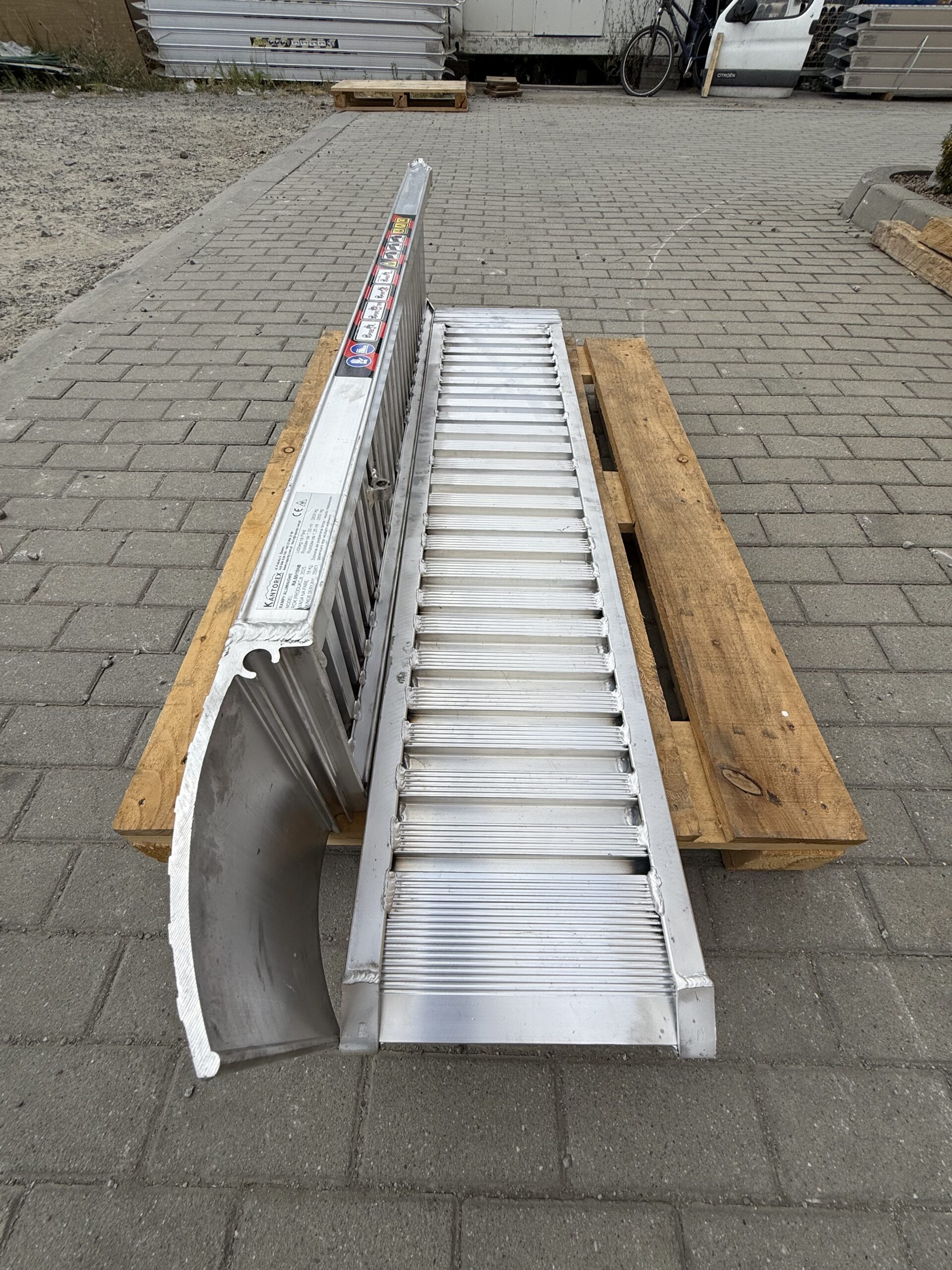 najazdy aluminiowe 50x15 1,5m do 2,85t bez rantów