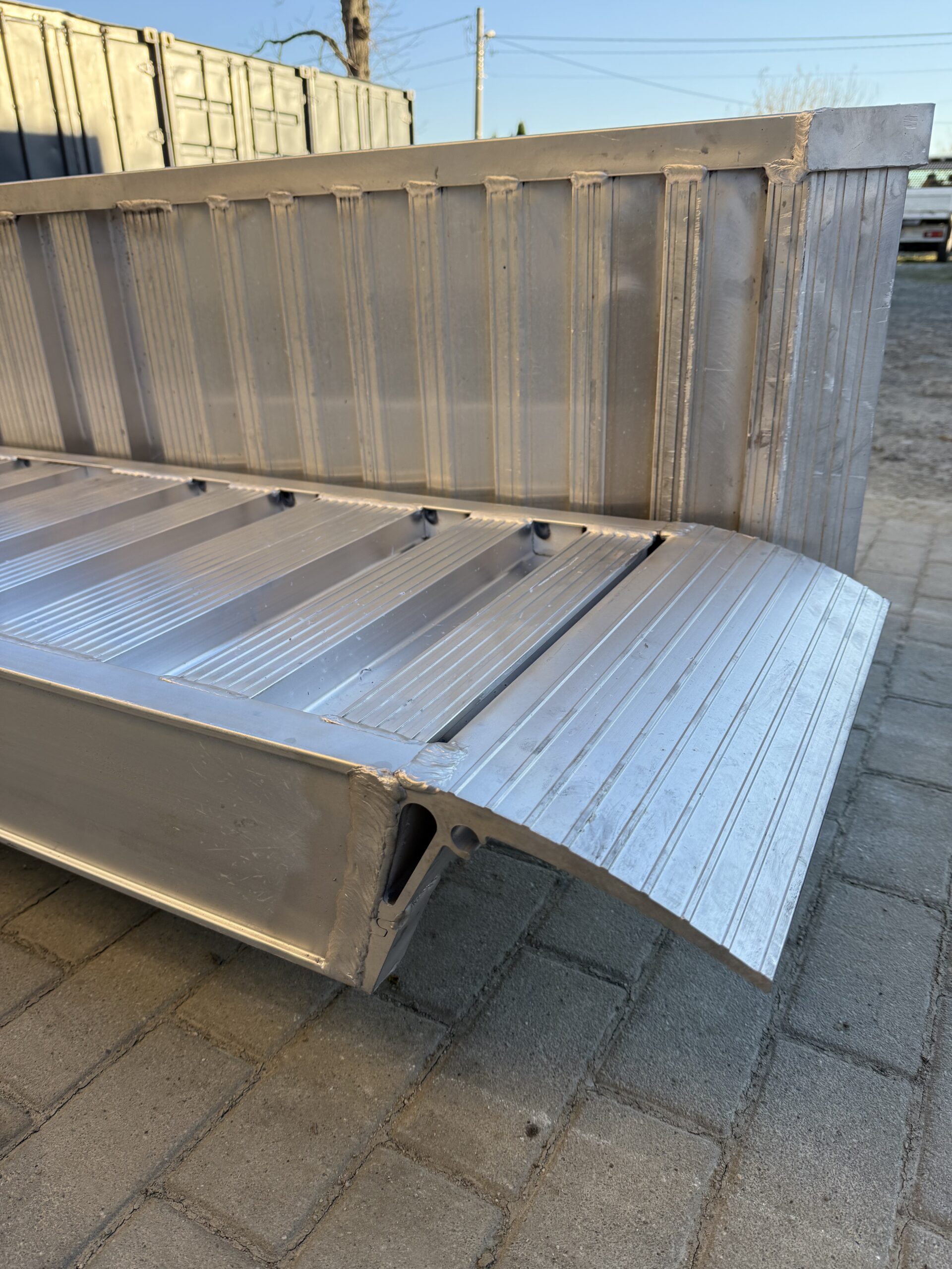 najazdy aluminiowe 150x30 3m do 8,19t bez rantów najazdy aluminiowe 150x30 3m do 8,19t bez rantów