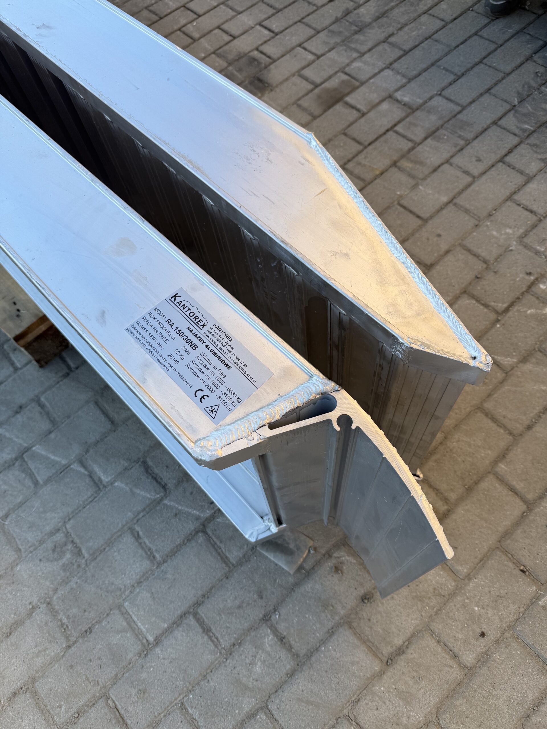 najazdy aluminiowe 150x30 3m do 8,19t bez rantów najazdy aluminiowe 150x30 3m do 8,19t bez rantów